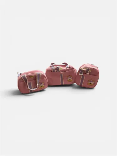 Vendo kit de bolsa maternidade, acompanha trocador e alça 