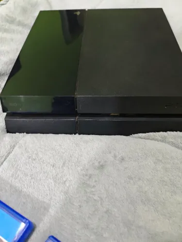 Ps4 -Fat 500gb + God of War.