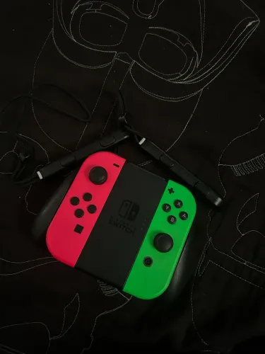 2 Joy-Con com suporte