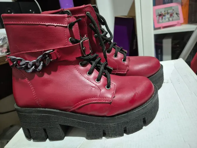 Coturno vermelho no 36