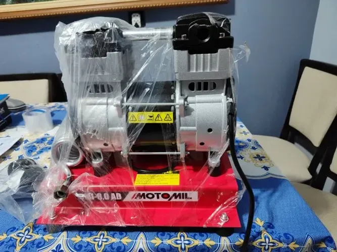 Compressor De Ar Elétrico Portátil Motomil Cmi-8,0/ad 1350 Silencioso 220V