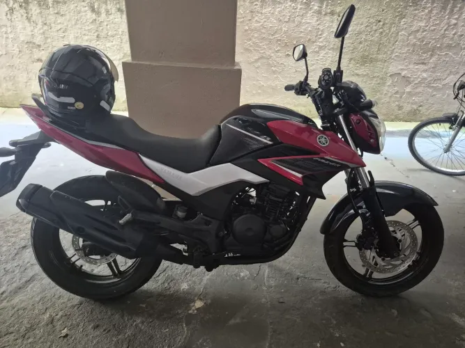 Yamaha Fazer 250c vermelha