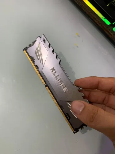 1 memória ram kllisre 8gb