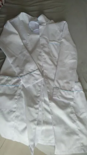 Vendo jaleco e blusas de enfermeira 