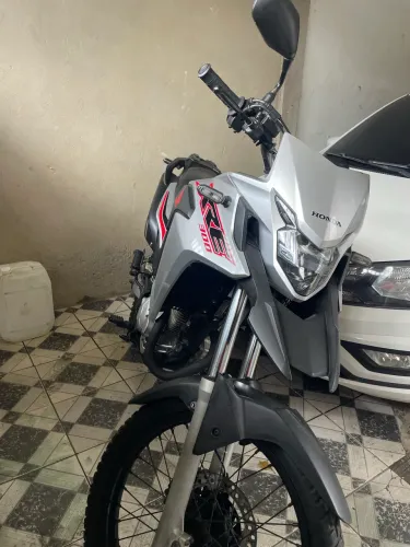 Xre 300 abs seminova com 40 mil km manual chave reserva