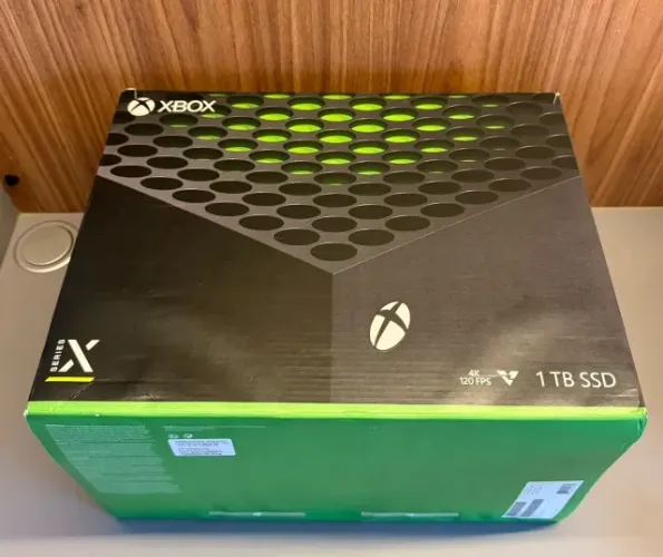 XBOX SERIE X + 2 CONTROLES