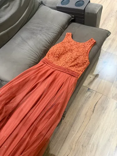 Vestido de festa terracota
