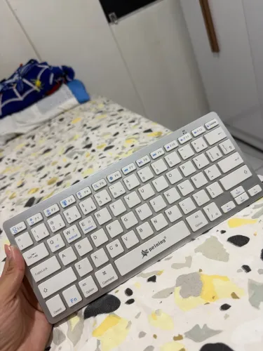 TECLADO NOVO E CONSERVADO - VIA BLUETOOTH