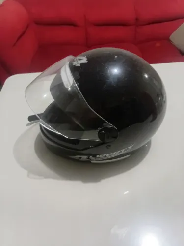 Capacete preto