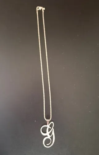 Colar letras G prata