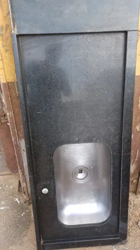 Cuba de granito, preta, em bom estado.
