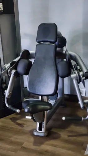 Maquina Flexora de Biceps Life Fitness Profissional