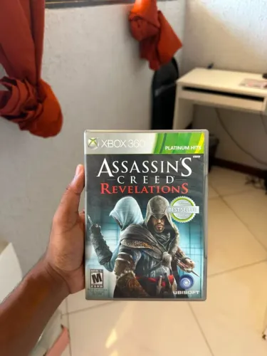 **Assassin's Creed Revelations Original para Xbox 360 - Excelente Estado**