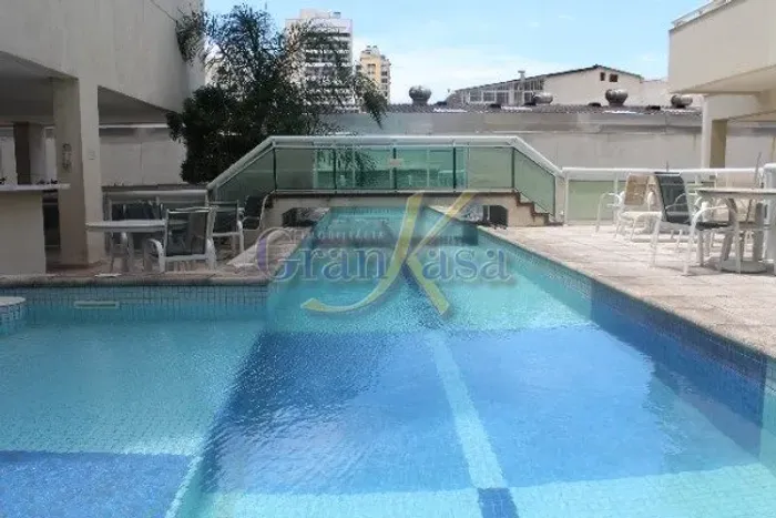 Excelente apto com varandão garagem infraestrutura.