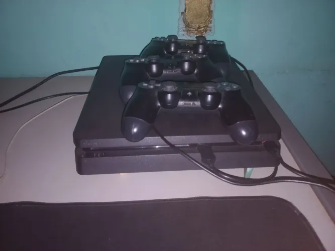 Ps4 desbloqueado sem problemas vai 3 controle