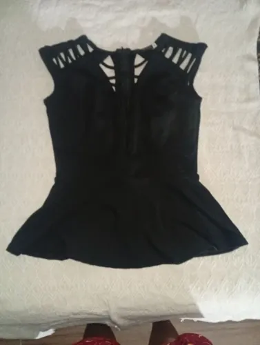 Blusa peplum preta com recortes Tam P
