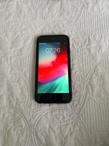 iPhone 6 usado, com capa e película