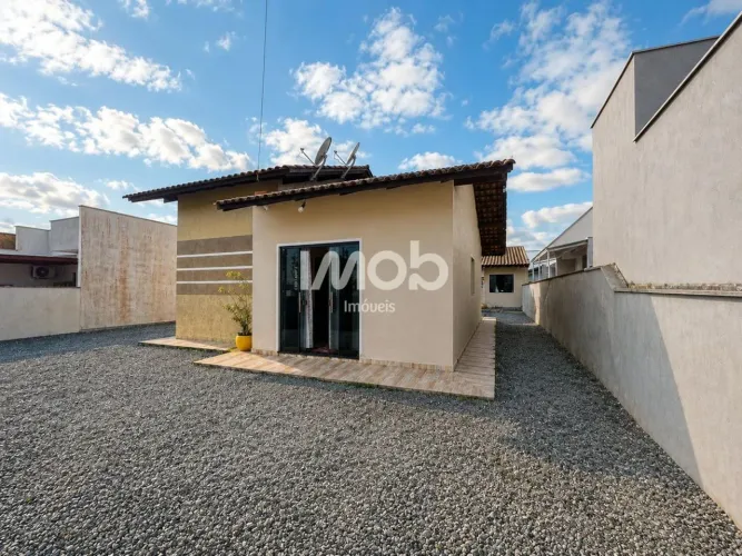 CASA AVERBADA COM 3 QUARTOS, BANANAL DO SUL