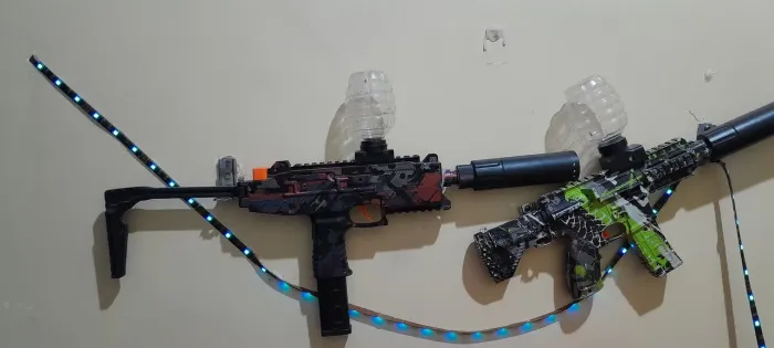 2 armas de bolinha de gel é de marca cara só uma foi 300