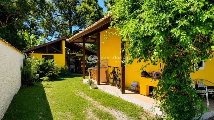 Casa à venda no Campeche | 4 quartos, 3 suítes, terreno de 560 m², edícula com churrasquei