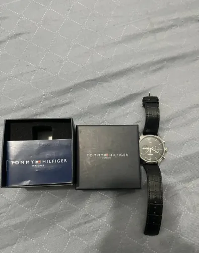 Relogio tommy pulseira couro