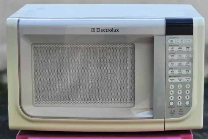 COM DEFEITO Micro-ondas Electrolux 31 Litros 1000w Mef41 Branco
