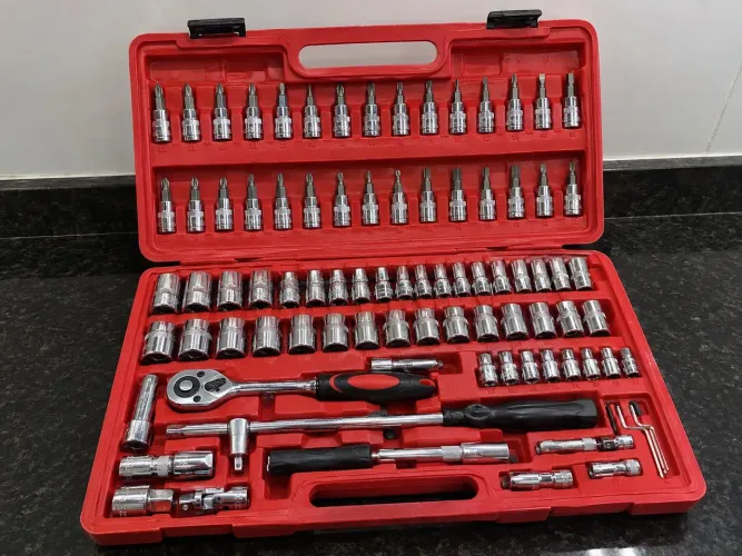 Kit de ferramentas 46 peças jogo de soquetes chave catraca reversível com maleta.