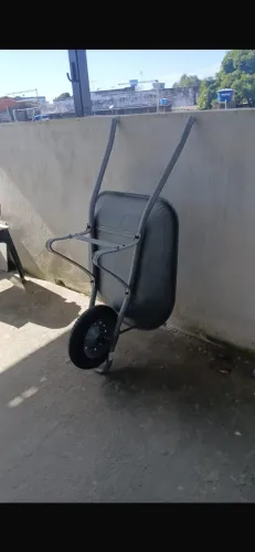 Escada/Carro de Mão e Pá