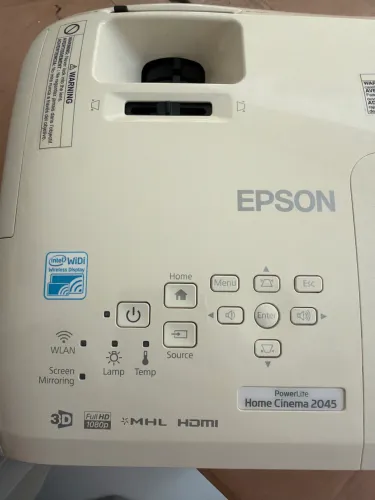 Projetor Epson Power Lite Home Cinema 2045. Funcionando, porém com a lâmpada queimada.
