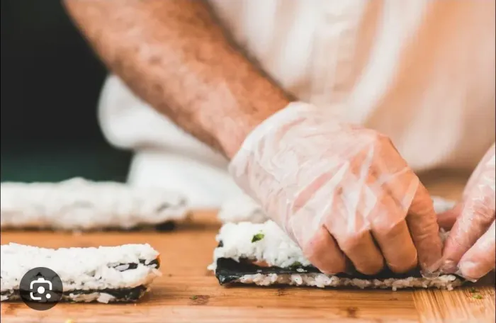 VAGA: Auxiliar de Cozinha - Sushi<br>Preferência para homem | CLT | Centro