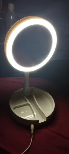 Espelho com led dobrável portátil