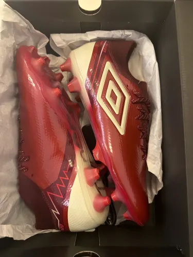 chuteira umbro