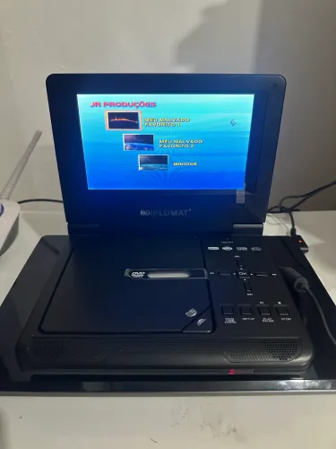 DVD portátil com tela e som de ótima qualidade