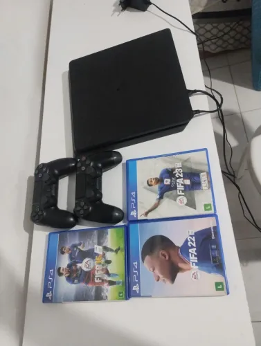 PS4 Slim 1TB + 3 Jogos