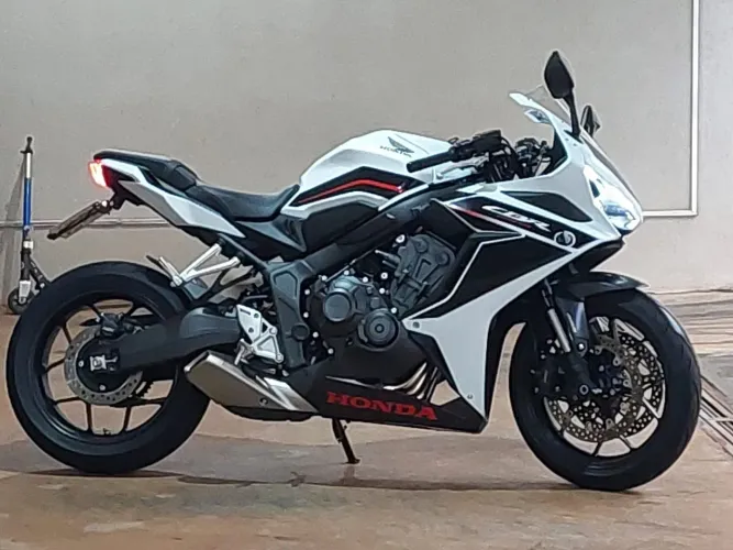 CBR 650R BRANCA 2024