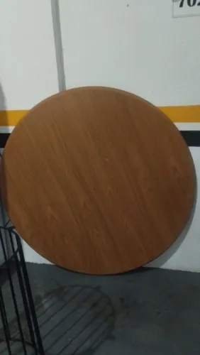 Mesa para 6 lugares com base de ferro