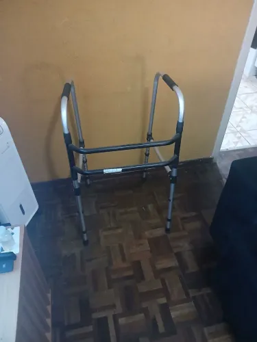 Andador dobrável