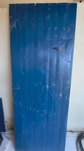 Porta madeira maciça 0.80× 2.10mt.