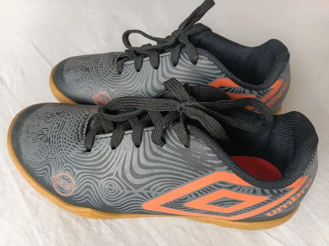 Chuteira infantil futsal Umbro Tam 30