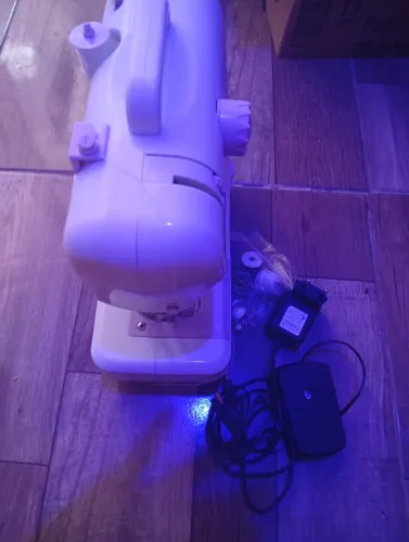 Máquina de costurar portátil