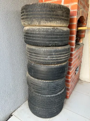 Pneu 215/50 R17 meia vida