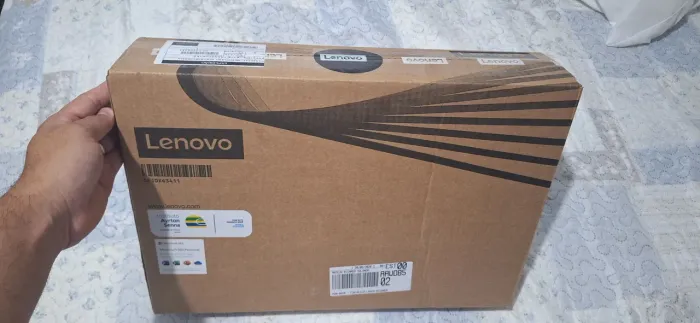 Notebook Lenovo lacrado na caixa