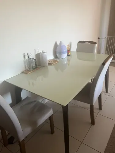 Mesa de Jantar - Com 4 Cadeiras