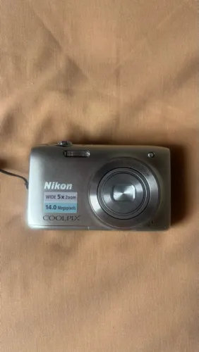 Nikon COOLPIX A100 compact Digital Camera-Silver