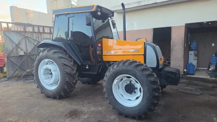 Trator a venda