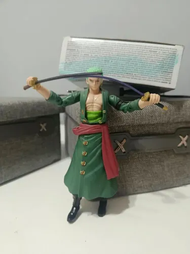 Boneco action figure Zoro onde piece,usado e em perfeito estado