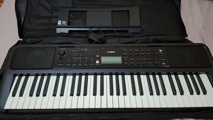 TECLADO YAMAHA PSR E383 CAPA INCLUIDA