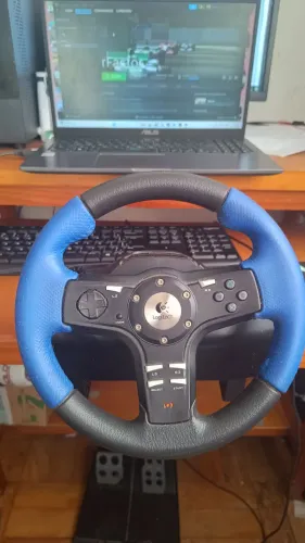 Volante Logitech Driving FX 