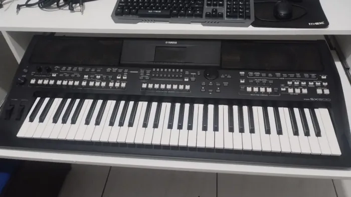 Teclado usado Yamaha psr-SX600
