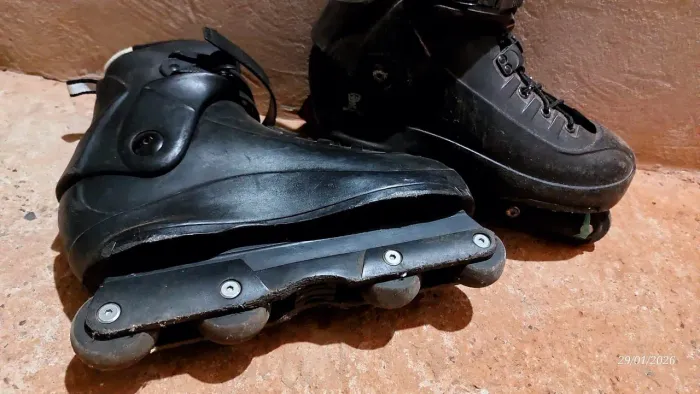 Patins semi novo